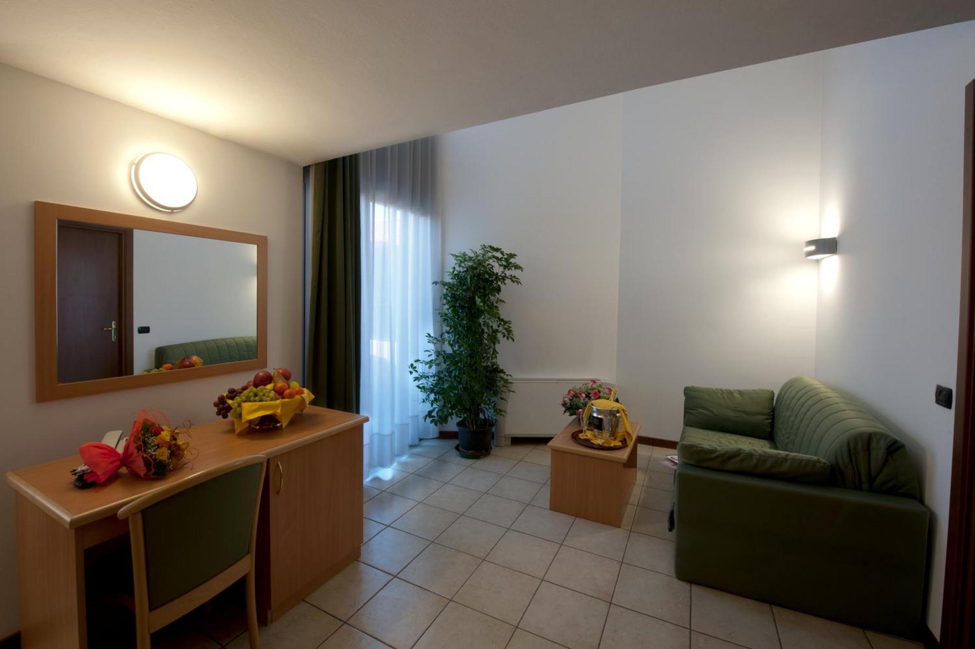 Hotel Roma Cassano Magnago Εξωτερικό φωτογραφία