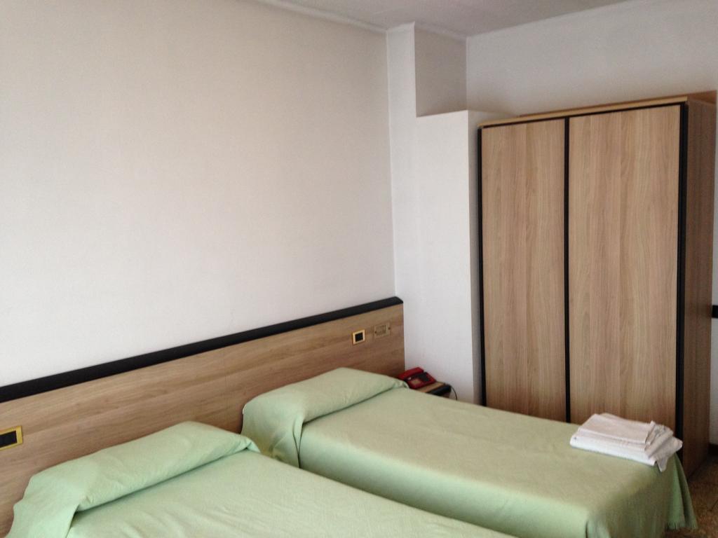 Hotel Roma Cassano Magnago Εξωτερικό φωτογραφία
